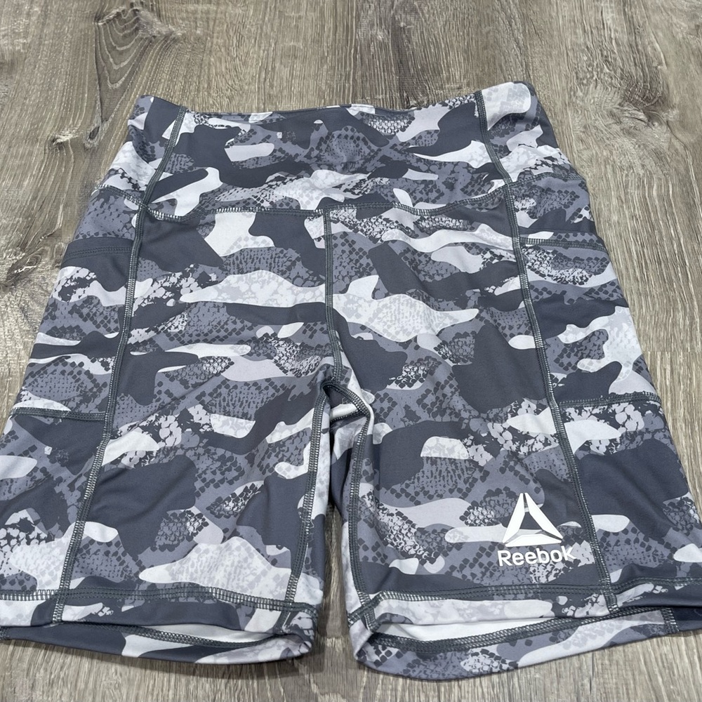 Reebok Grey Camo Shorts Size Large C28